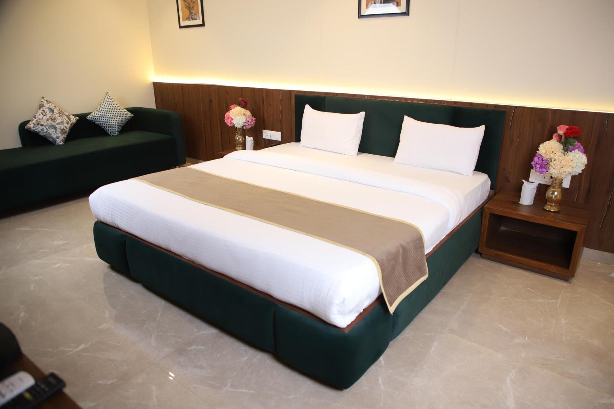 Pink Villa Boutique Hotel 密拉特 外观 照片
